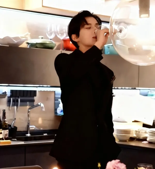 Jiang Heng: Tidal Possession