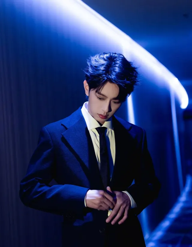 Li Peien: Forbidden Bloom