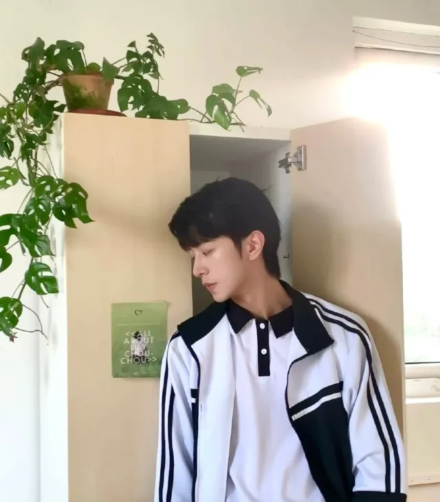 Forbidden Tension: Li Peien's Study Session