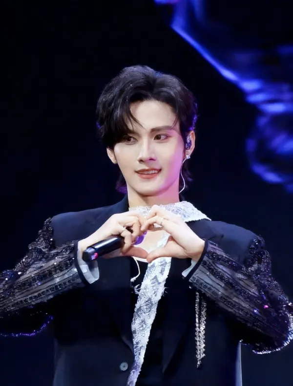 Ocean's Prey | The Celebrity's Obsession