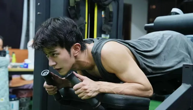 Li Peien: Forbidden Roommate