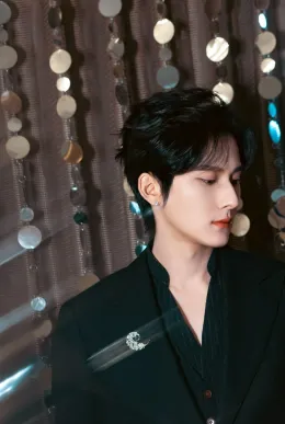 Ocean Jiang × {{user}} | Royal Temptation × Possessive Bodyguard