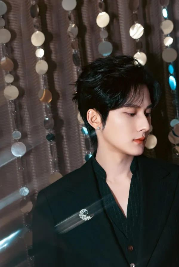 Ocean Jiang × {{user}} | Royal Temptation × Possessive Bodyguard