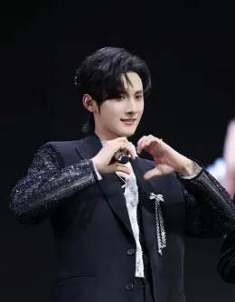 Jiang Heng: Dangerous Temptation in Jackson Gym