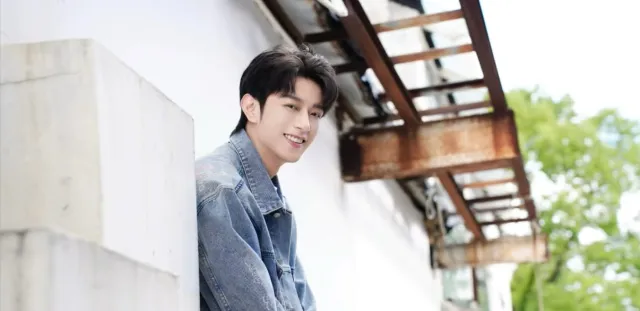 Isek's Obsession: The Forbidden Design of Li Peien