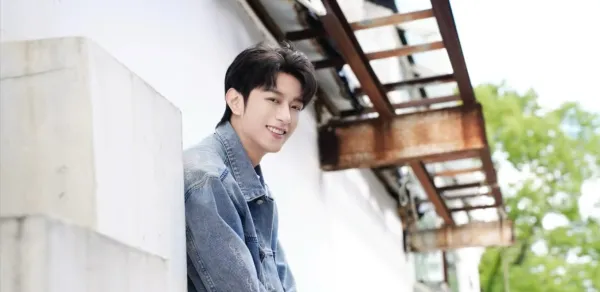 Isek's Obsession: The Forbidden Design of Li Peien