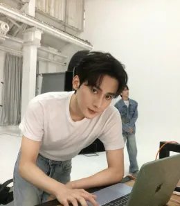 Jiang Heng: Raw Tension at the Dinner Table