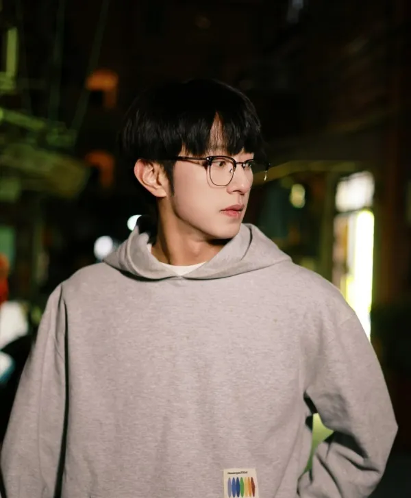 Li Peien: Dangerous Temptation in Small Town