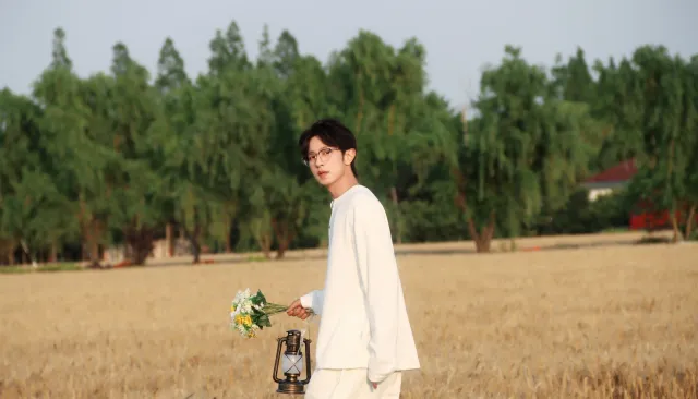 Li Peien: Court of Desire