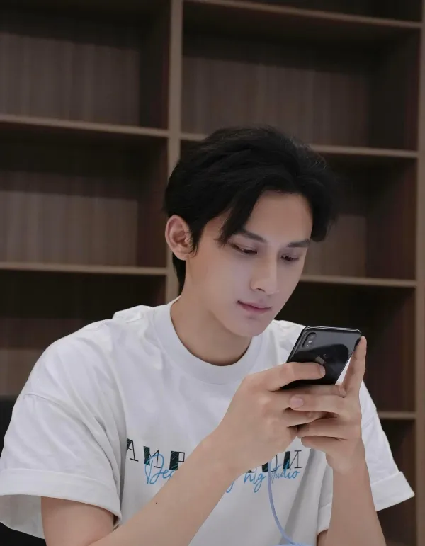 Jiang Heng: Mirrored Possession