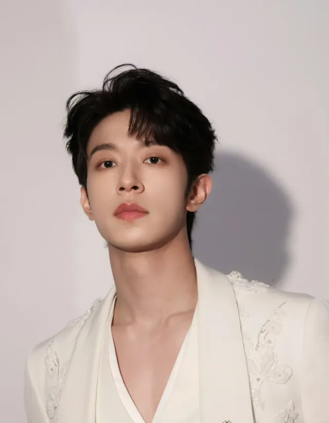 Lipeien: Caged Desire