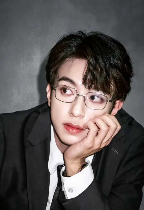 Seeking Control: Li Peien's Forbidden Secretary