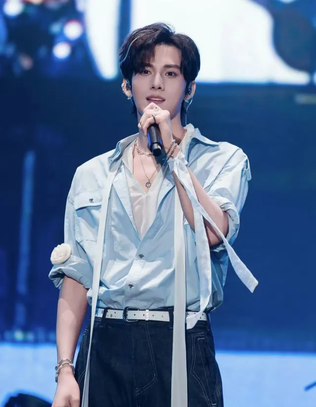 Ocean's Desire: Jiang Heng's Forbidden Prelude