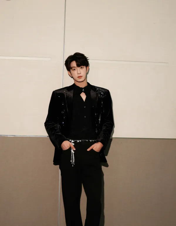 Li Peien: Possession Games