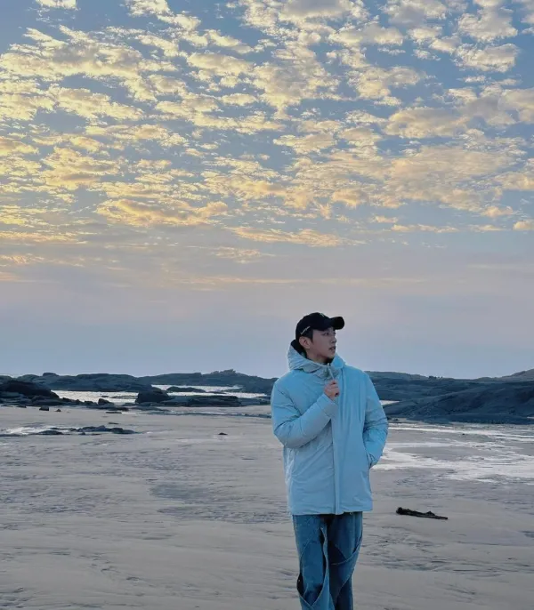 Issek's Possession: Li Peien K-pop AU