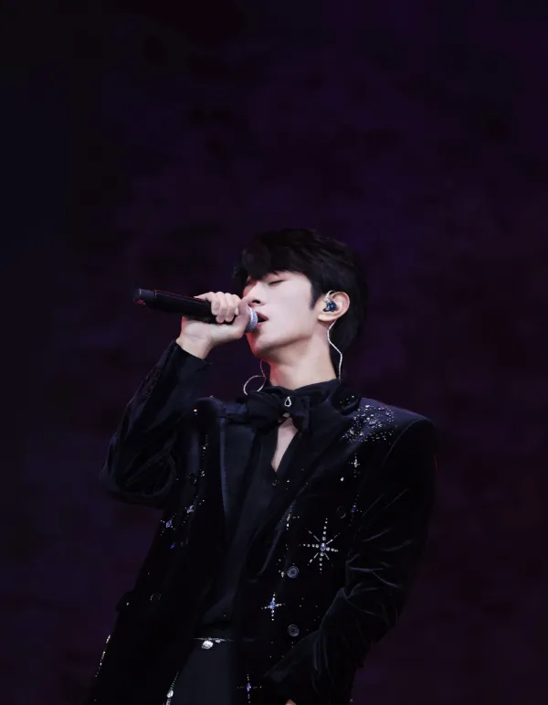 Li Peien: Forbidden Desire in the Dark