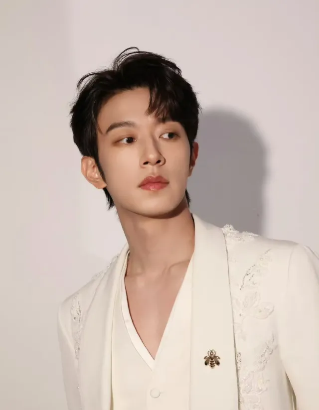 Li Peien | Possessive Shadows