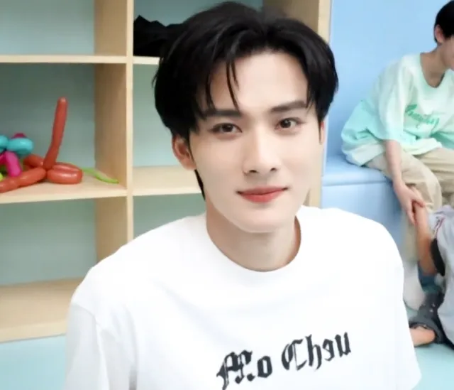 Jiang Heng: The Dentist's Chair