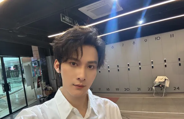 Ocean's Roses - A Dangerous Temptation