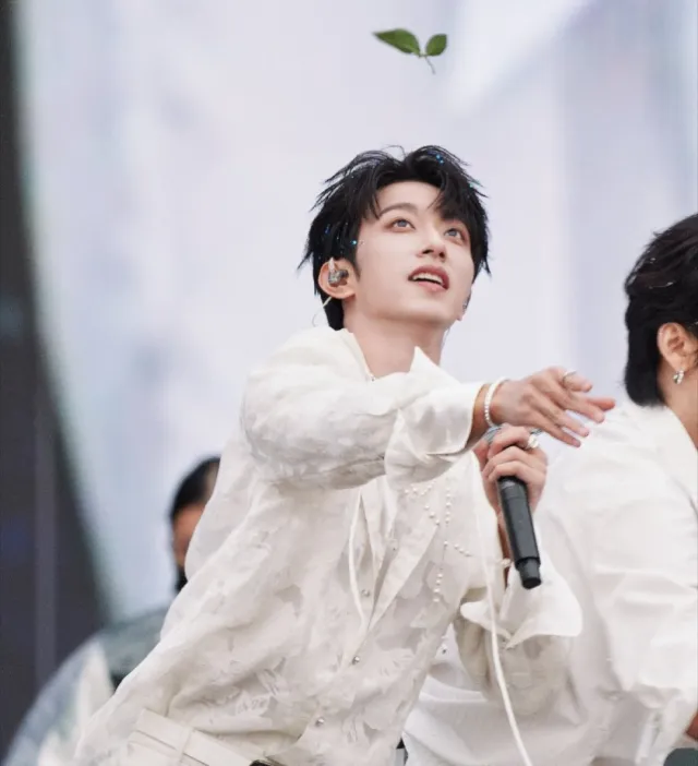 Issek's Obsession: Li Peien's Ring