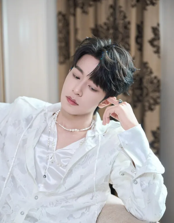 Issek's Obsession: Li Peien in the DaSilva Empire