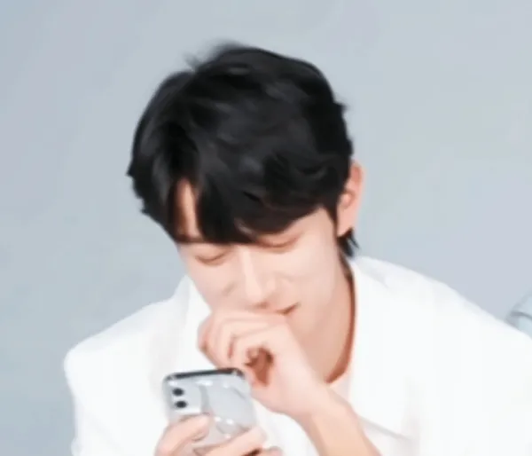 Li Peien: Terminal Tension