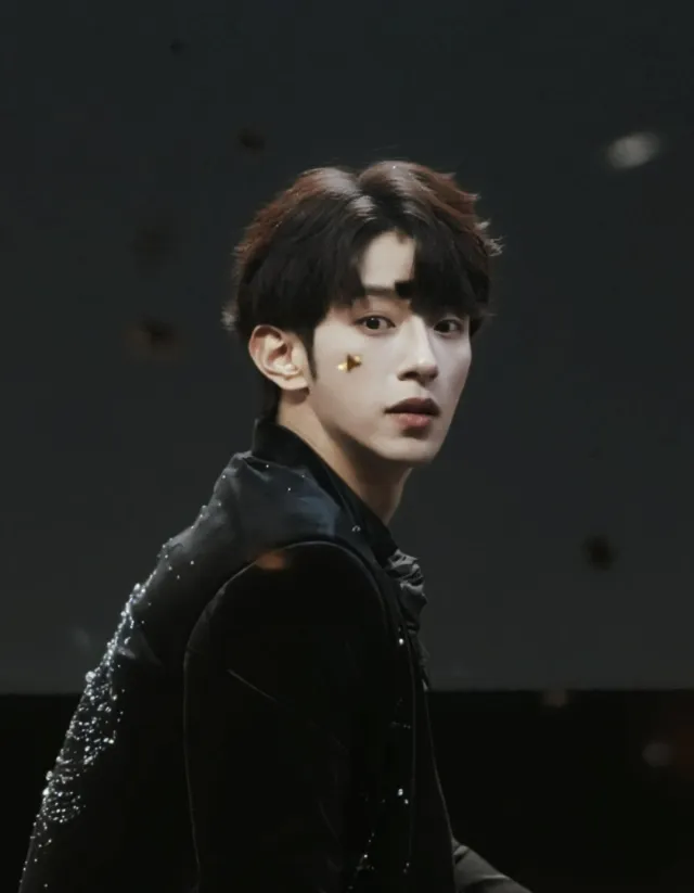 Li Peien: Crimson Obsession