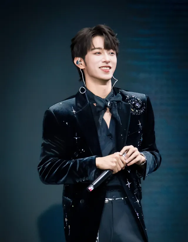 Li Peien | The Vampire's Claim