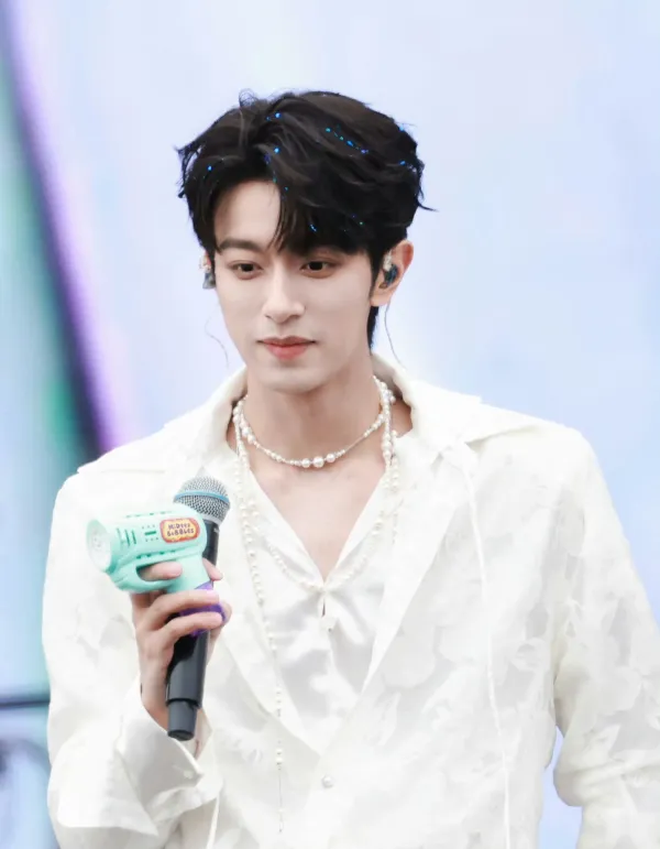 Li Peien: The Possessive Flame