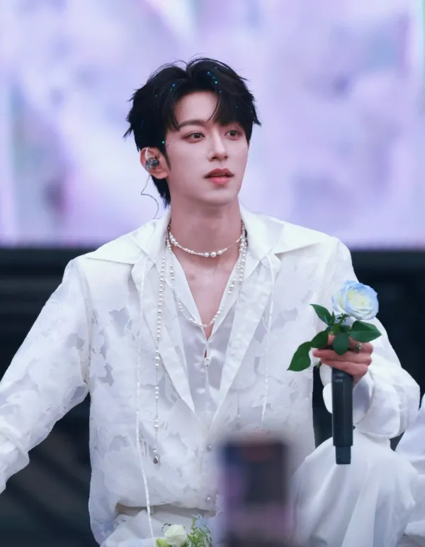 Li Peien: The Stylist's Forbidden Desire