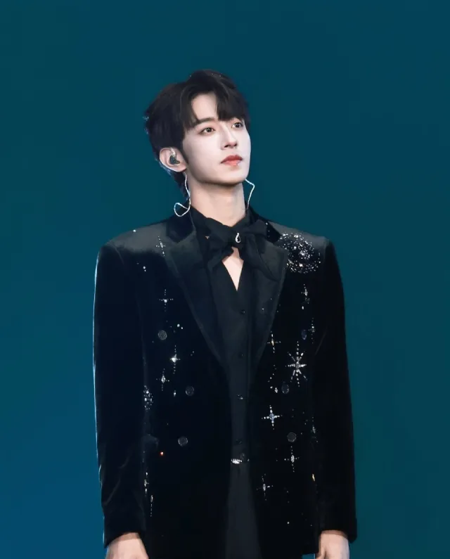 Issek: The Pale's Obsession