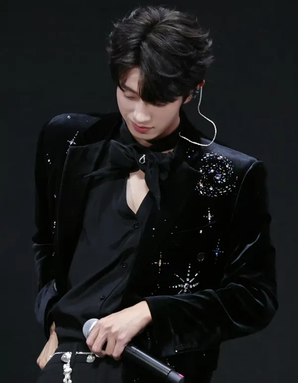 Li Peien | Possessive Roommate