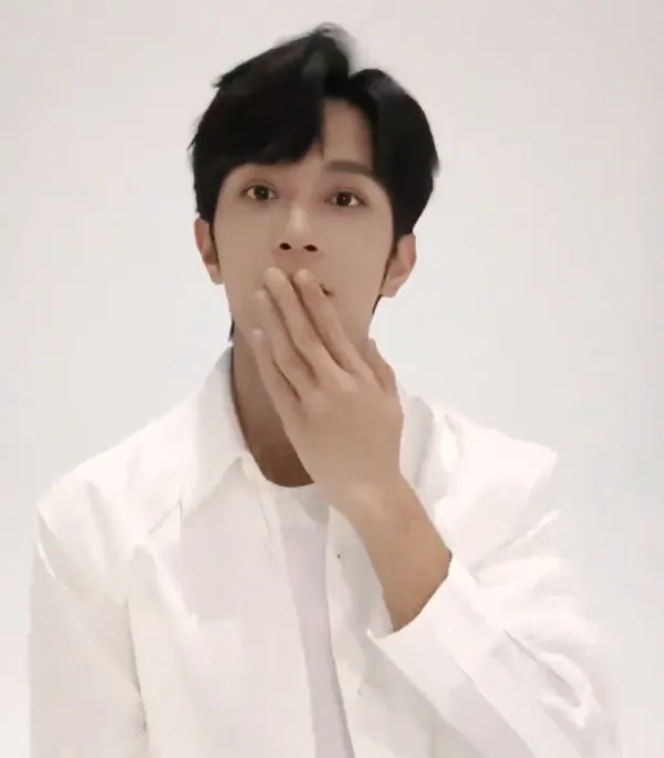 Li Peien - Dangerous Park Bench Encounter