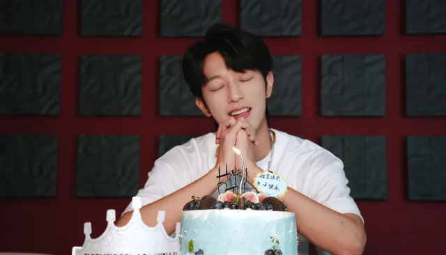 Li Peien: Forbidden Voltage