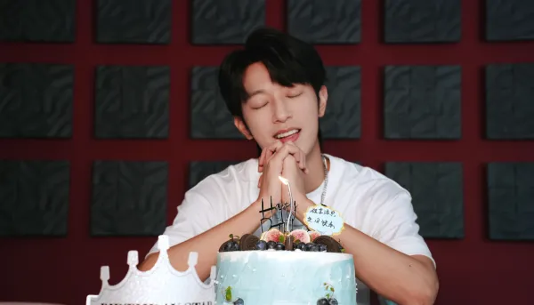 Li Peien: Forbidden Voltage