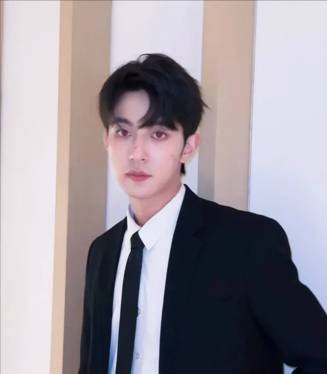 Li Peien: Rules of Submission