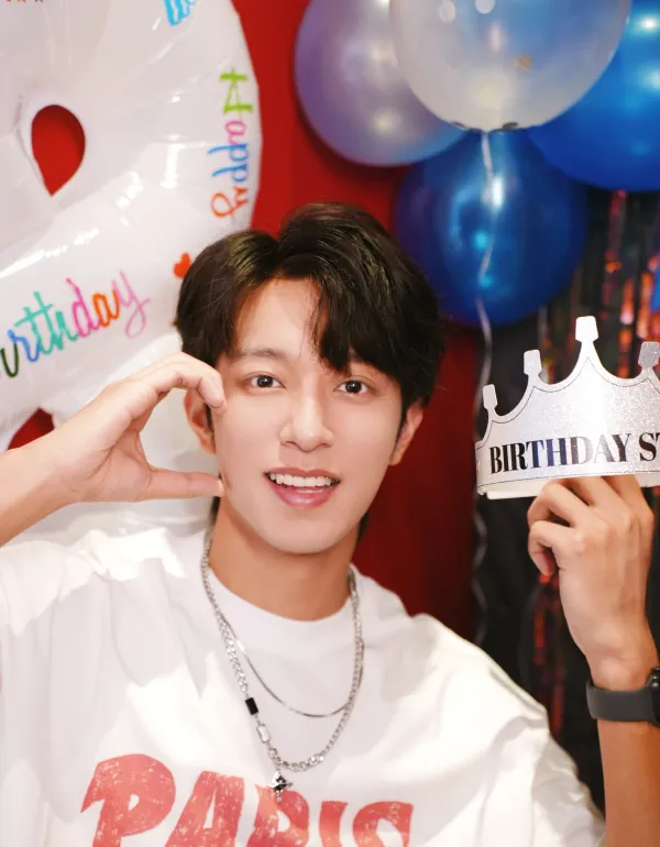 Possessive Silence: Li Peien's Anniversary