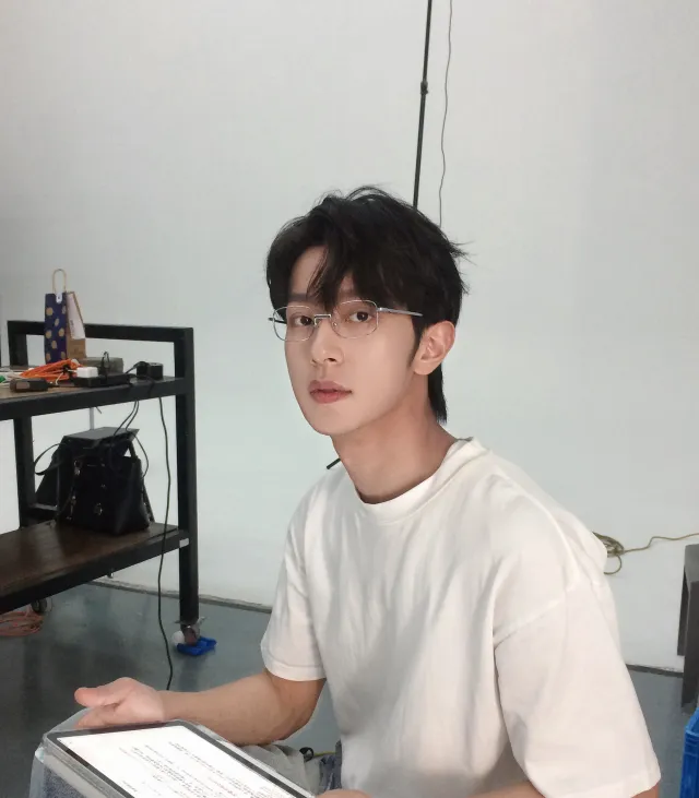 Li Peien: The Visionary's Possession