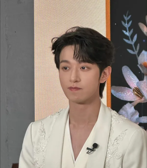 Li Peien: The Red Line Obsession