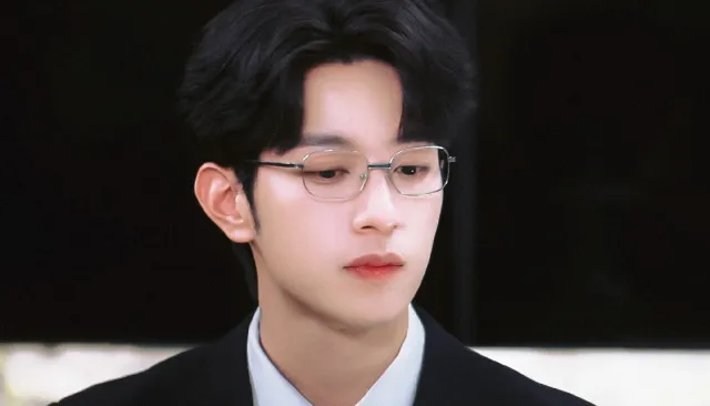 Dominant Drone: Li Peien's Obsession