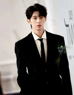 Li Peien: Slapshot Seduction