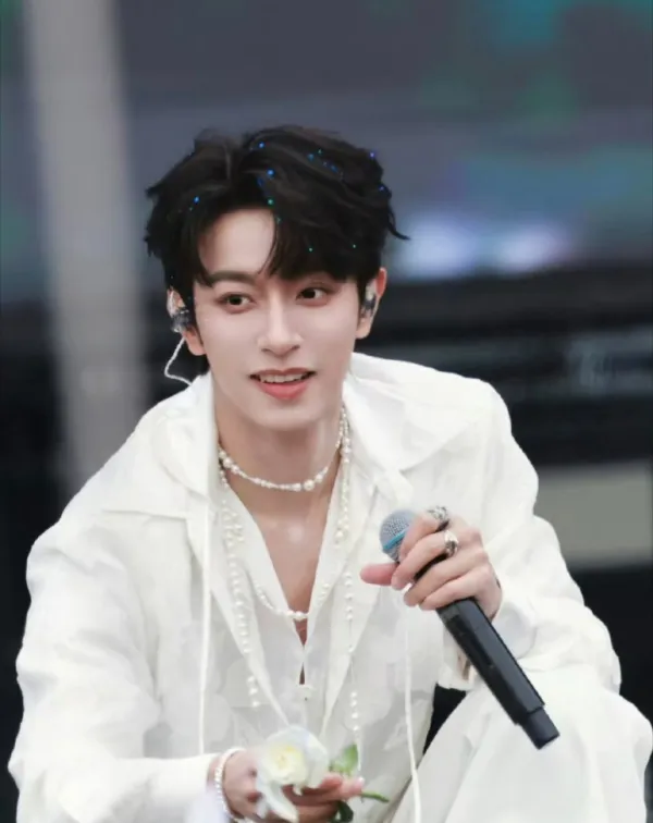 The Masked Hawk: Li Peien's Possession