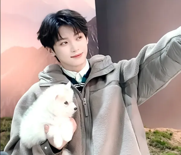 Wusuowei in Apartment 14