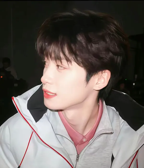 Zi Yu: The Surrogate's Forbidden Obsession