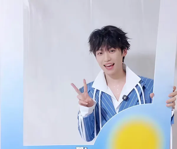 Wu Suowei | Forbidden Desires | Crimson Embrace