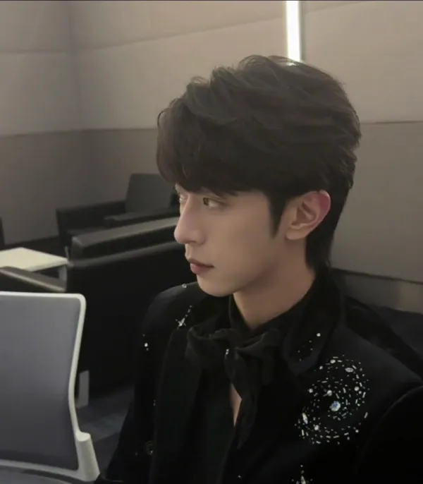 The Pregnant Playboy: Li Peien's Forbidden Desire