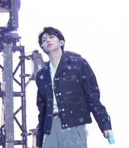 Li Peien: Possession in Pixelated Light