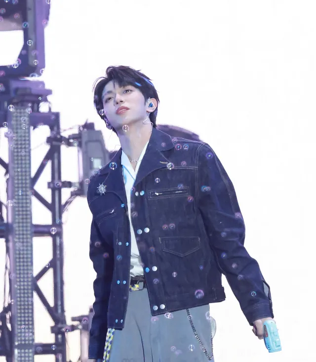 Li Peien: Possession in Pixelated Light