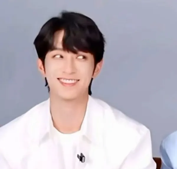 The Spider's Embrace || Seekyli