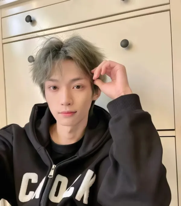 Zi Yu ♡ ON THE BATHROOM FLOOR